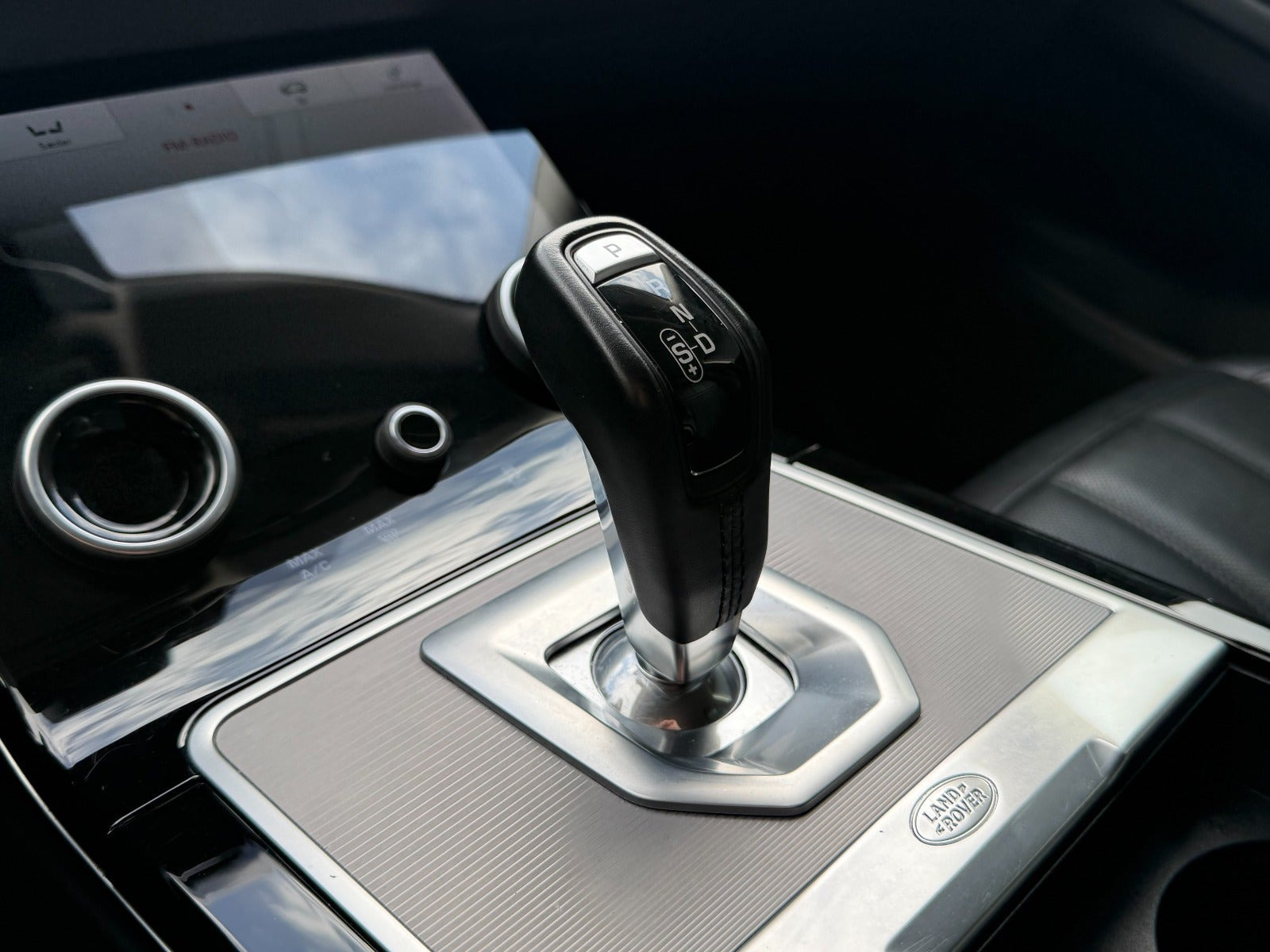 Grå Land Rover Range Rover evoque fra 2020