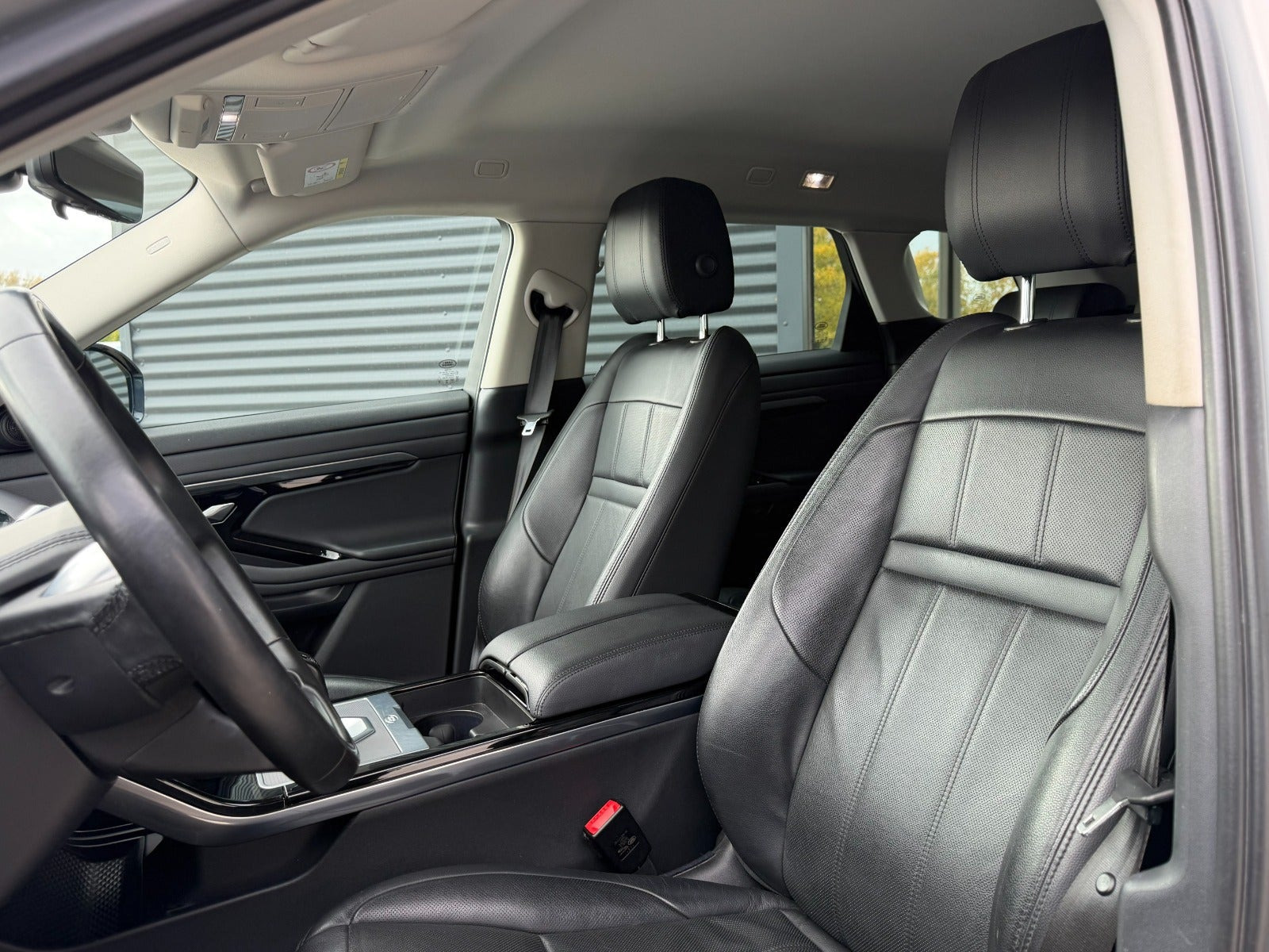 Grå Land Rover Range Rover evoque fra 2020
