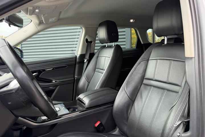 Grå Land Rover Range Rover evoque fra 2020