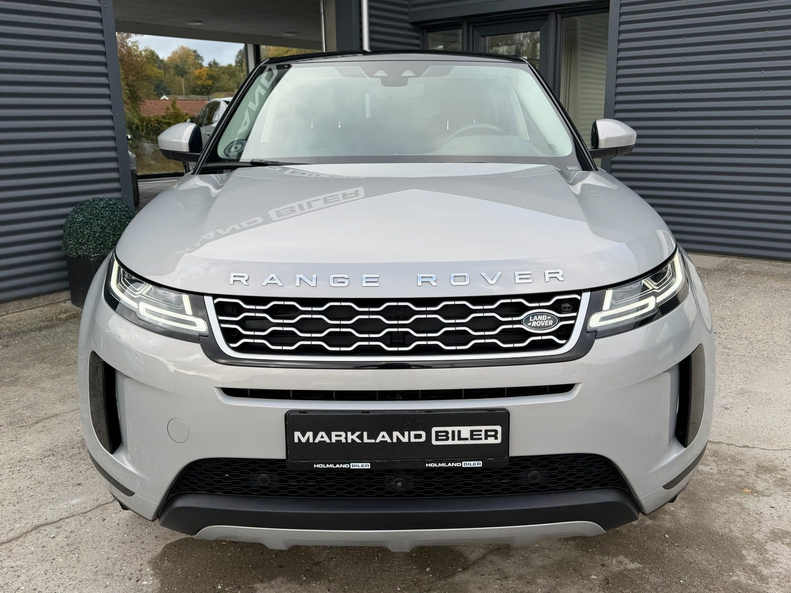 Grå Land Rover Range Rover evoque fra 2020