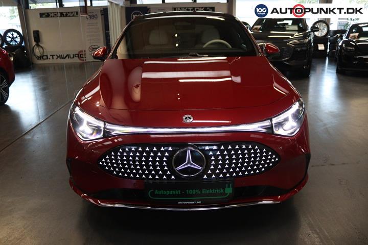 Rød Mercedes CLA250+ fra 2025