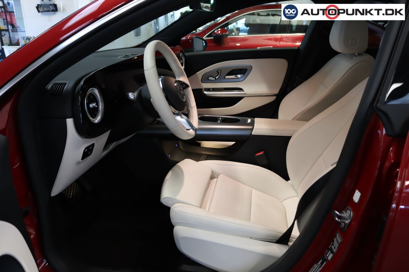 Rød Mercedes CLA250+ fra 2025