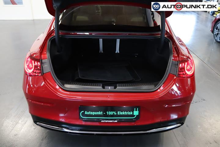 Rød Mercedes CLA250+ fra 2025