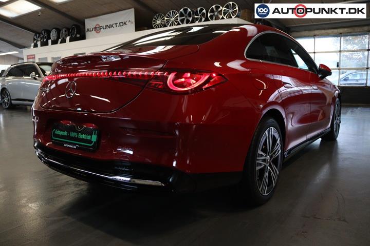 Rød Mercedes CLA250+ fra 2025