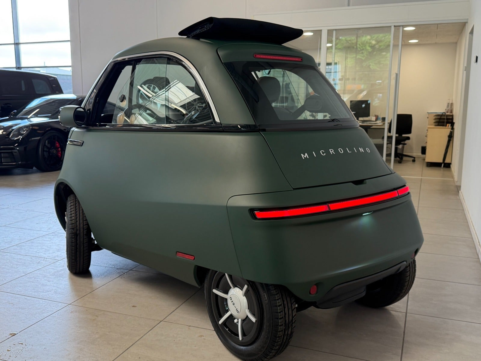 Grøn Micro Microlino fra 2023