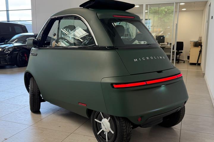 Grøn Micro Microlino fra 2023