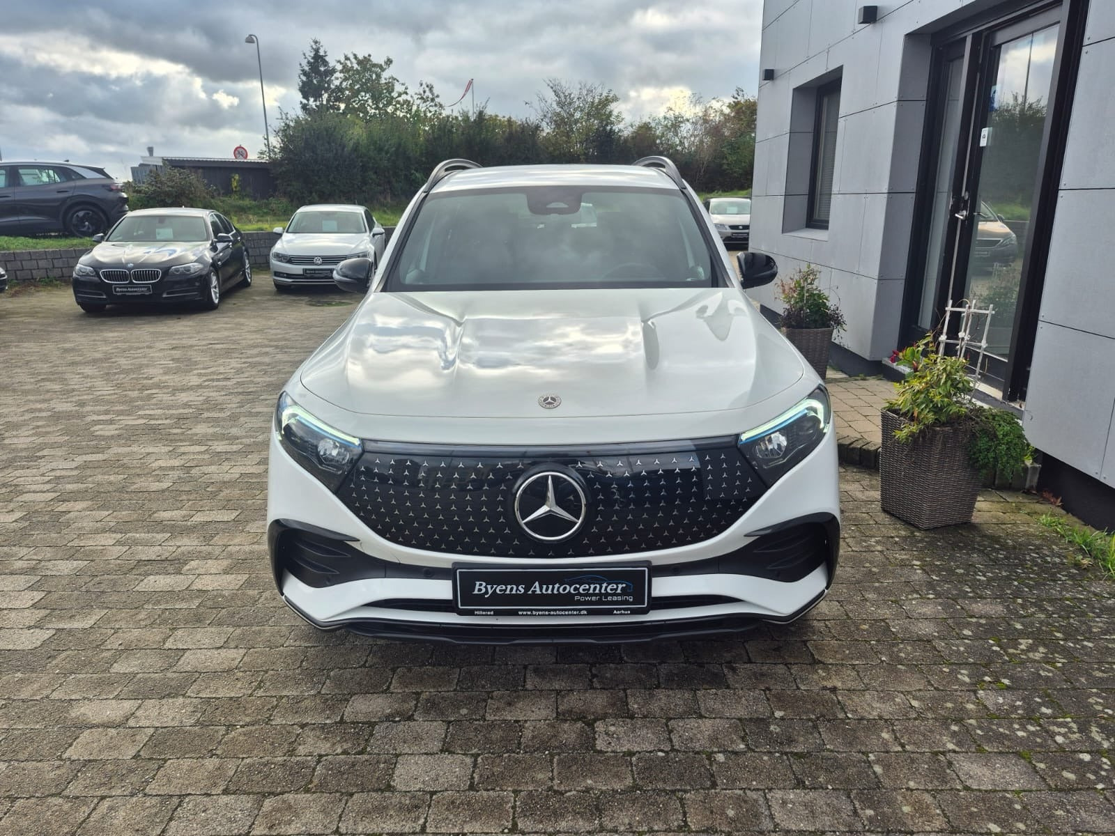 Hvid Mercedes EQB250+ fra 2025