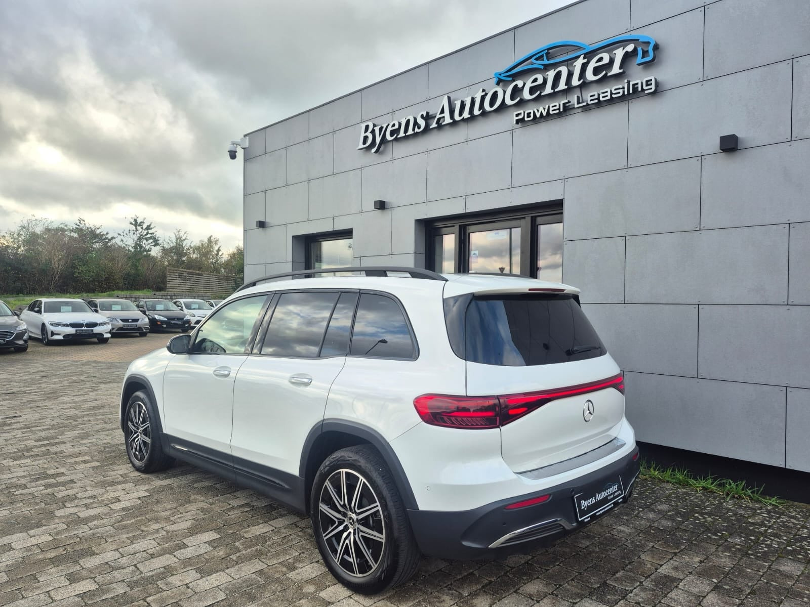 Hvid Mercedes EQB250+ fra 2025