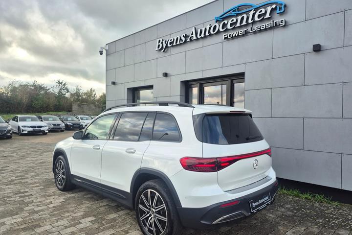 Hvid Mercedes EQB250+ fra 2025