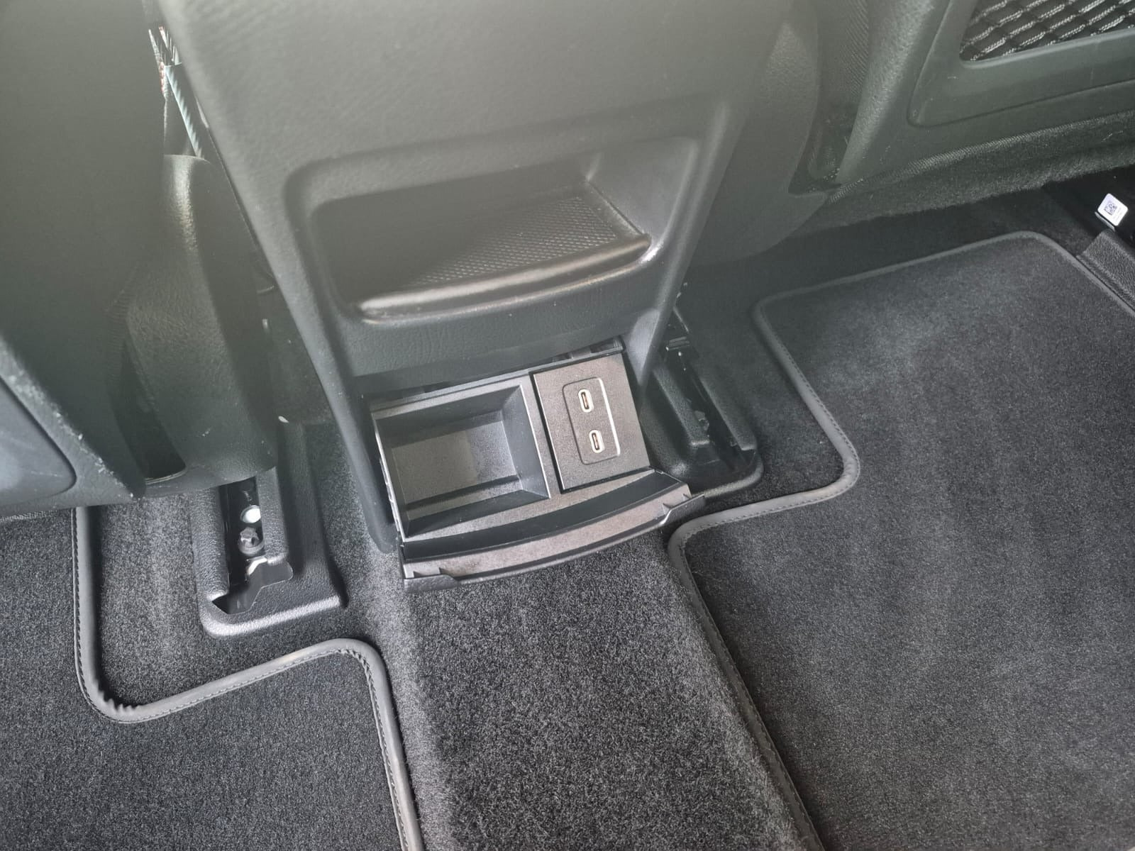 Hvid Mercedes EQB250+ fra 2025