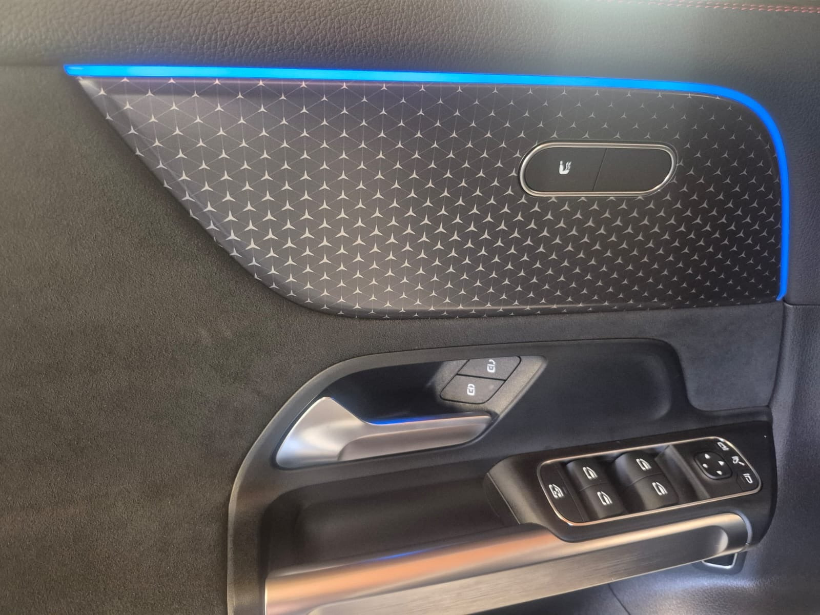 Hvid Mercedes EQB250+ fra 2025