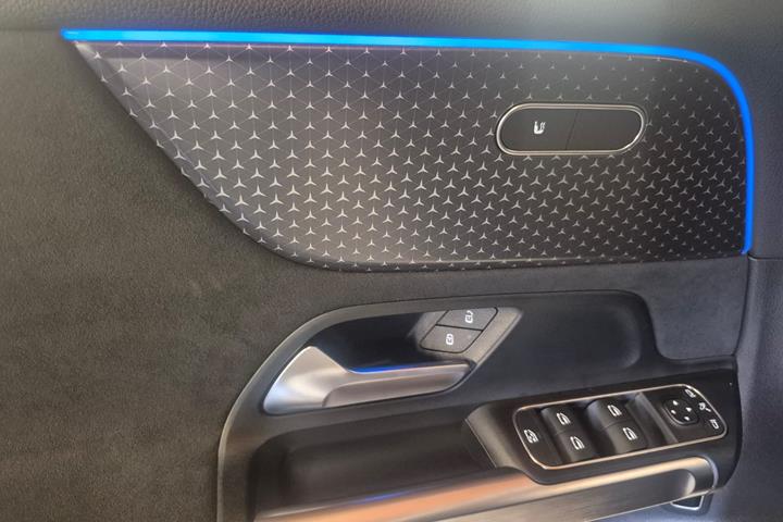 Hvid Mercedes EQB250+ fra 2025