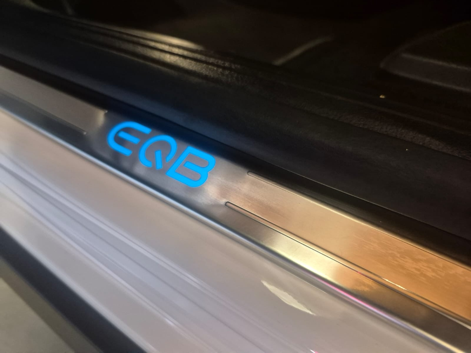 Hvid Mercedes EQB250+ fra 2025