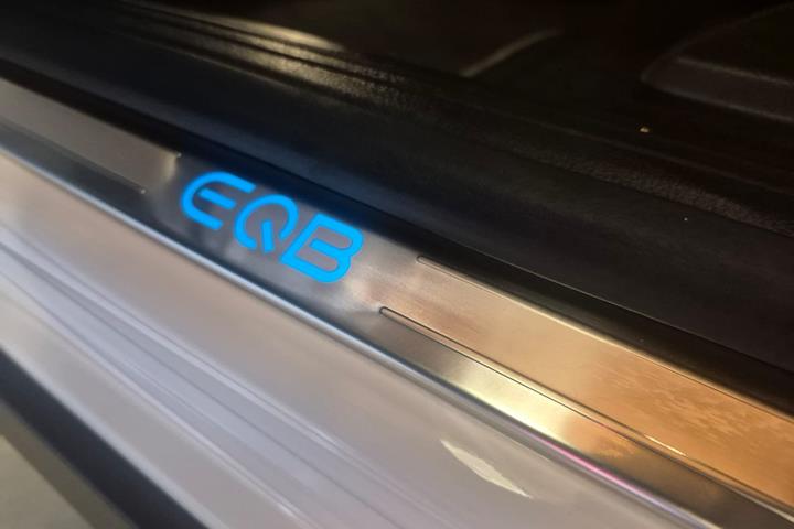 Hvid Mercedes EQB250+ fra 2025