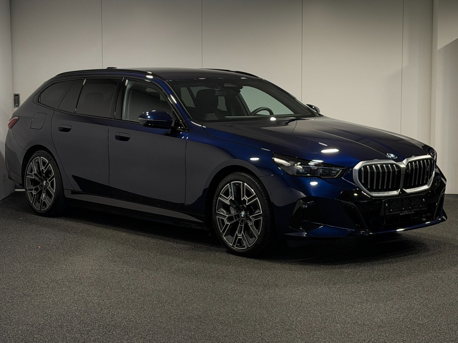 Blå BMW i5 fra 2026