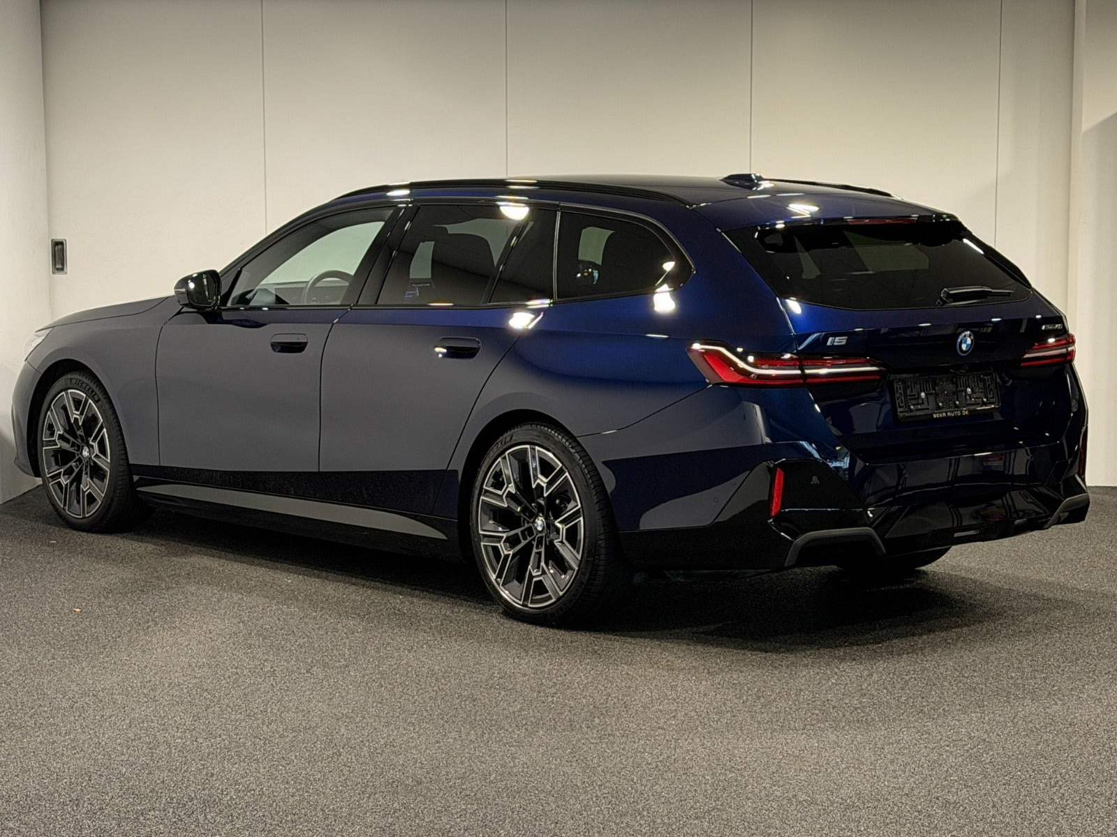 Blå BMW i5 fra 2026