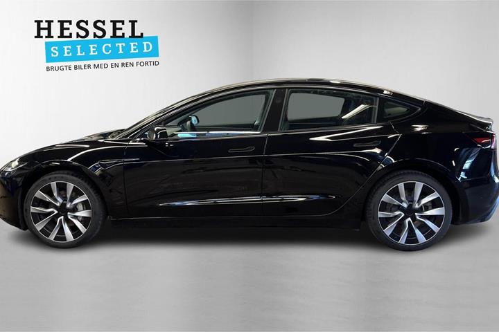 Sort Tesla Model 3 fra 2024