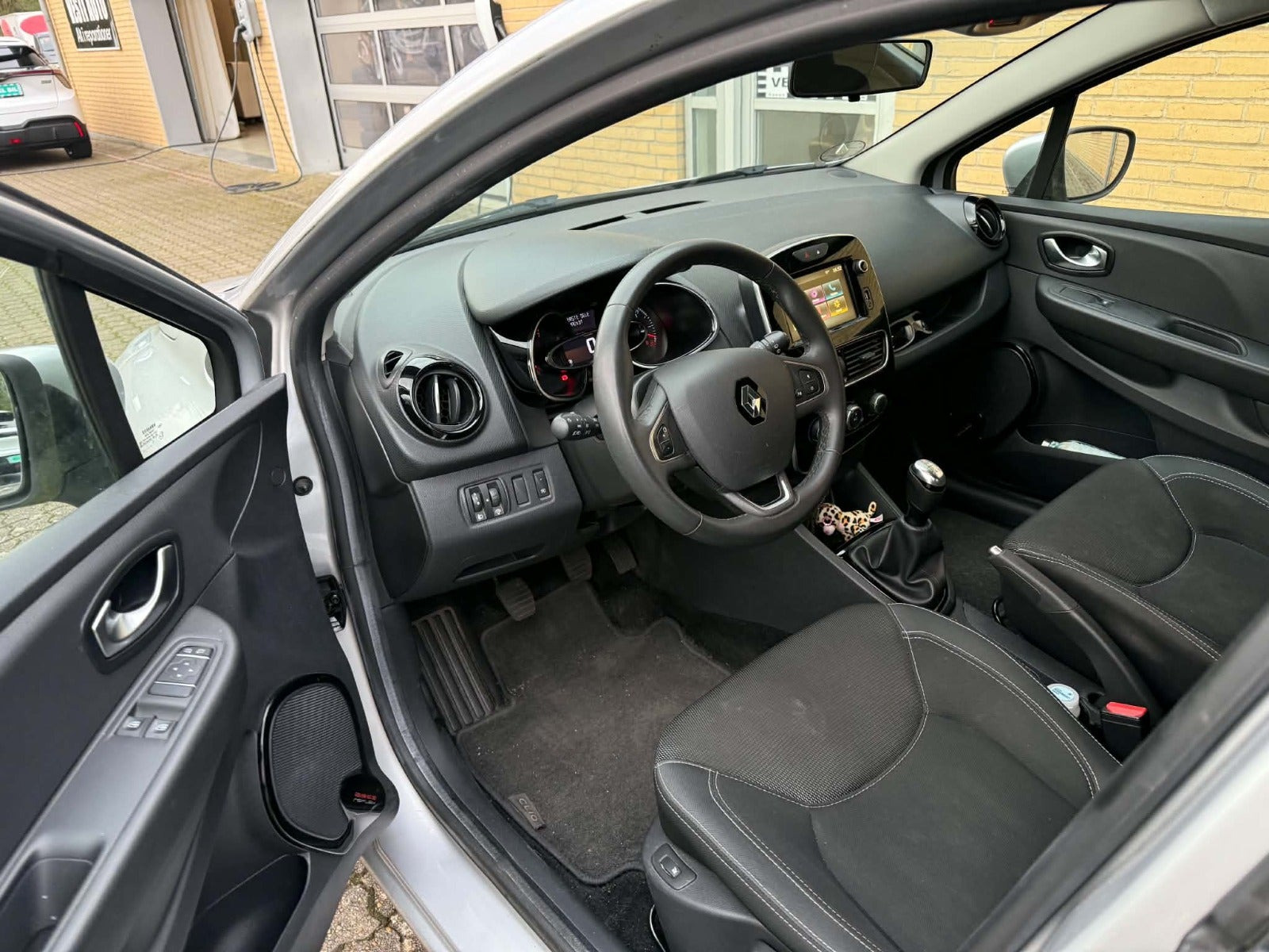 Sølv Renault Clio IV fra 2019