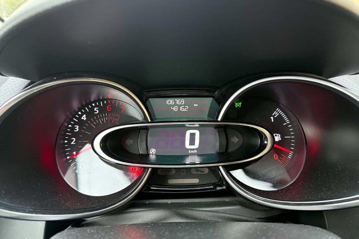 Sølv Renault Clio IV fra 2019