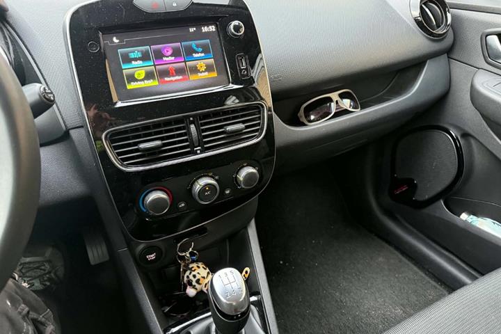 Sølv Renault Clio IV fra 2019