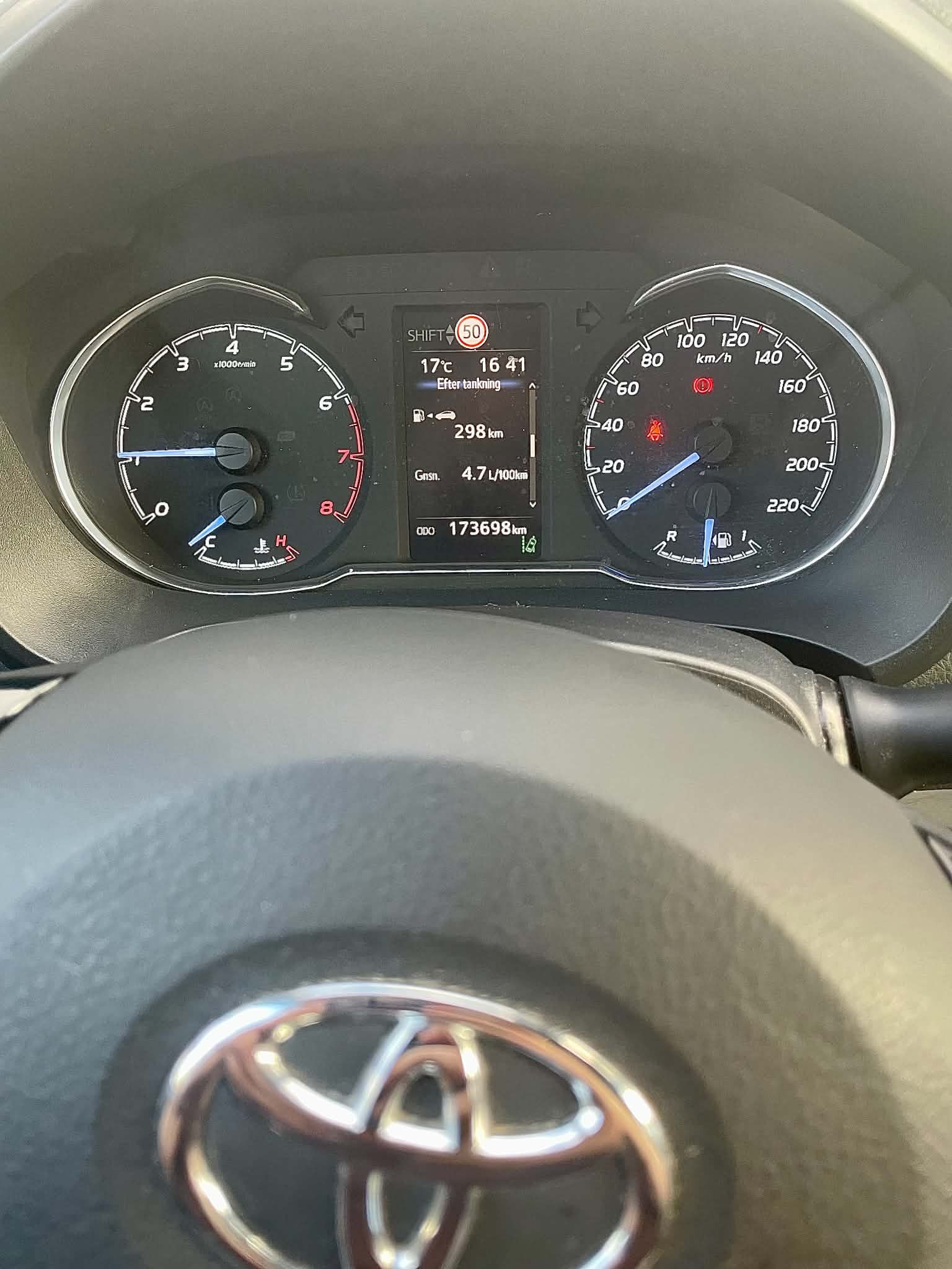 Grå Toyota Yaris fra 2019