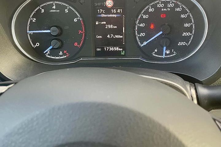 Grå Toyota Yaris fra 2019