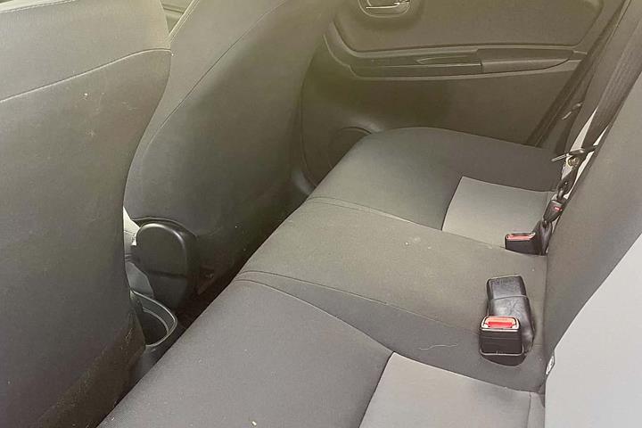 Grå Toyota Yaris fra 2019