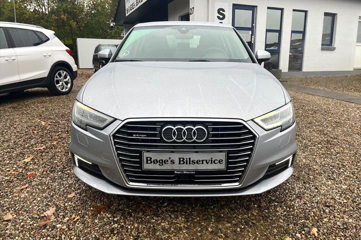 Sølv Audi A3 fra 2018