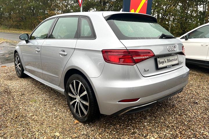 Sølv Audi A3 fra 2018