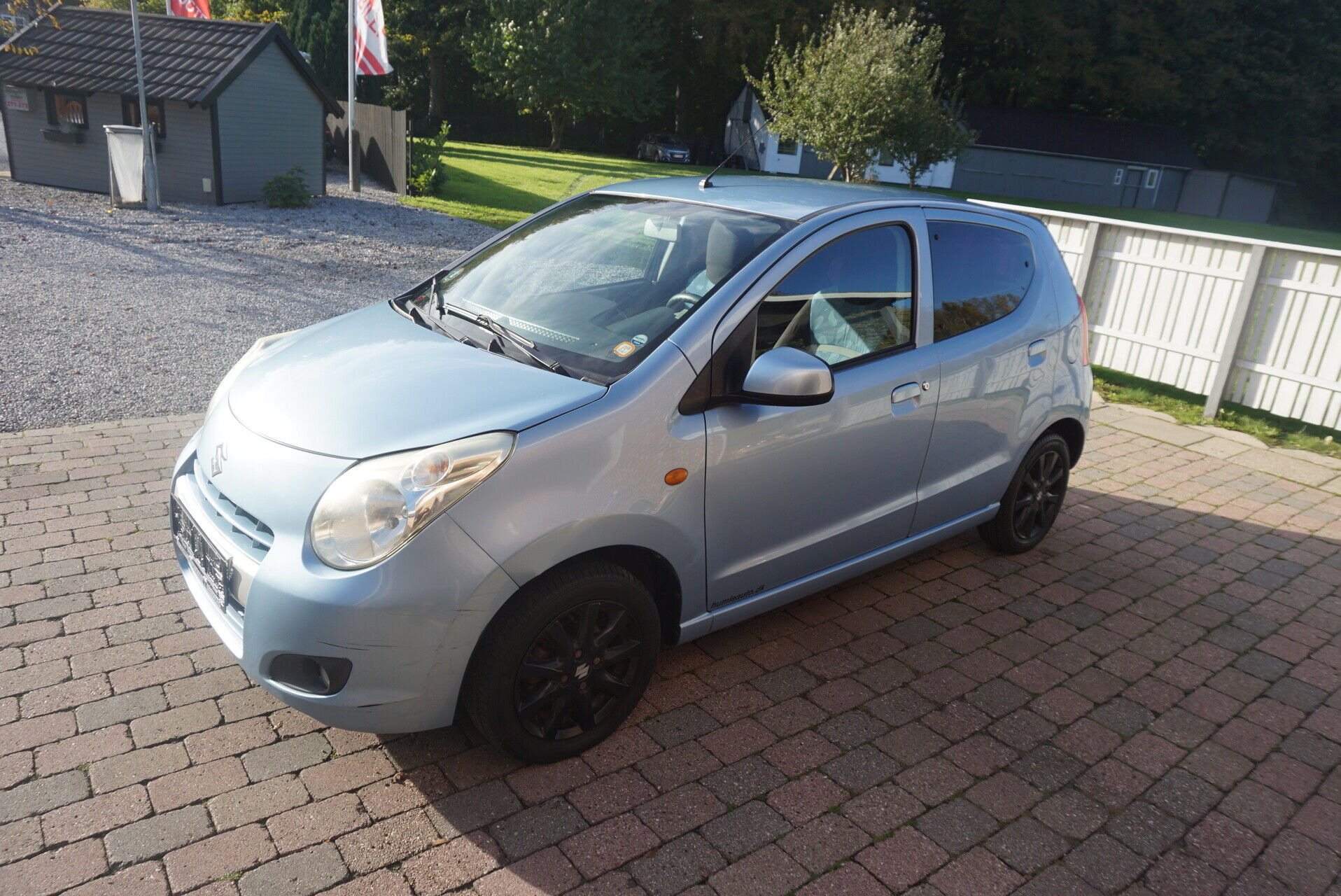 Blå Suzuki Alto fra 2011