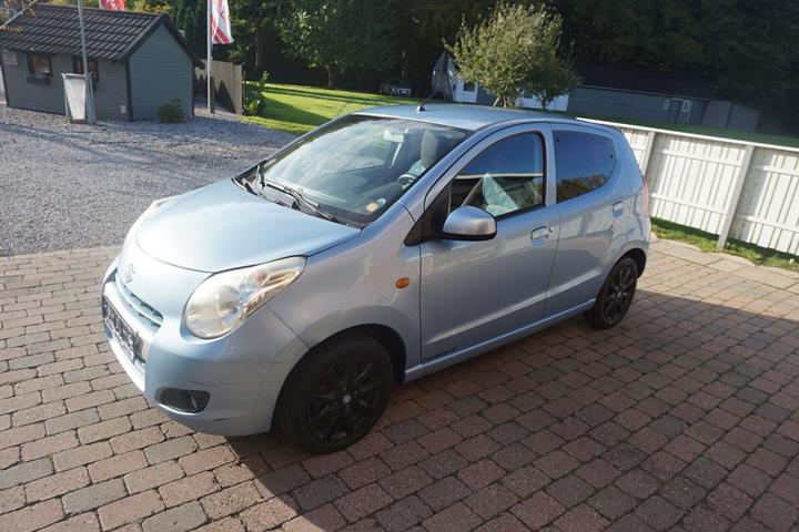 Blå Suzuki Alto fra 2011