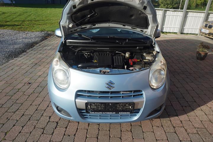 Blå Suzuki Alto fra 2011