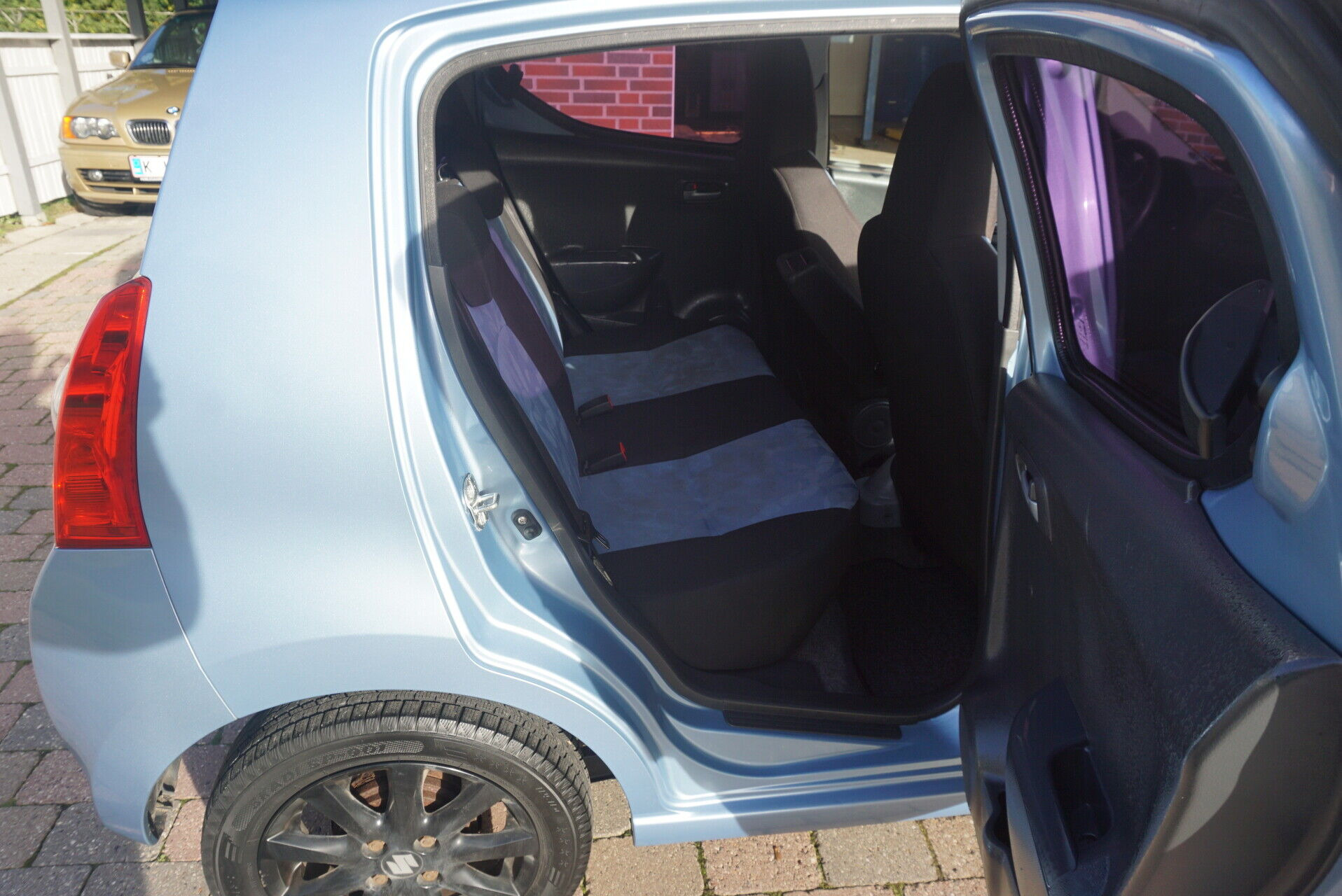Blå Suzuki Alto fra 2011