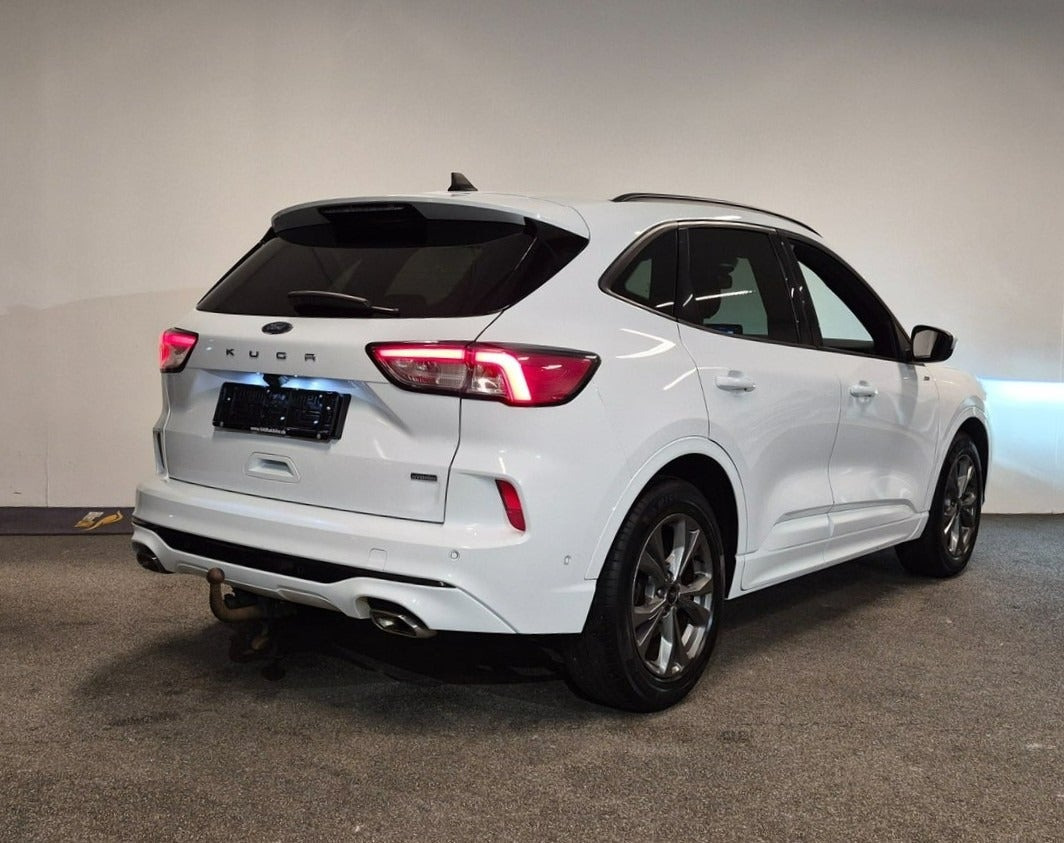 Hvid Ford Kuga fra 2021