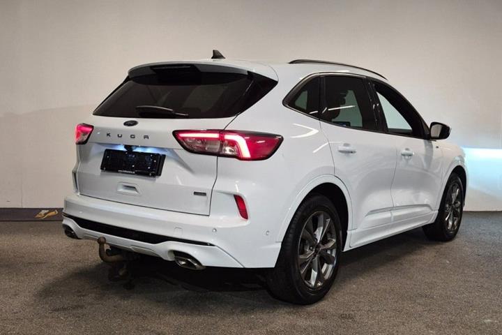 Hvid Ford Kuga fra 2021