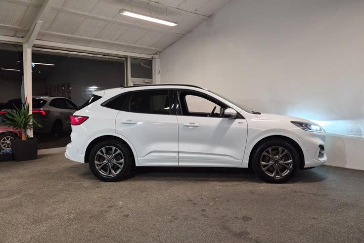 Hvid Ford Kuga fra 2021