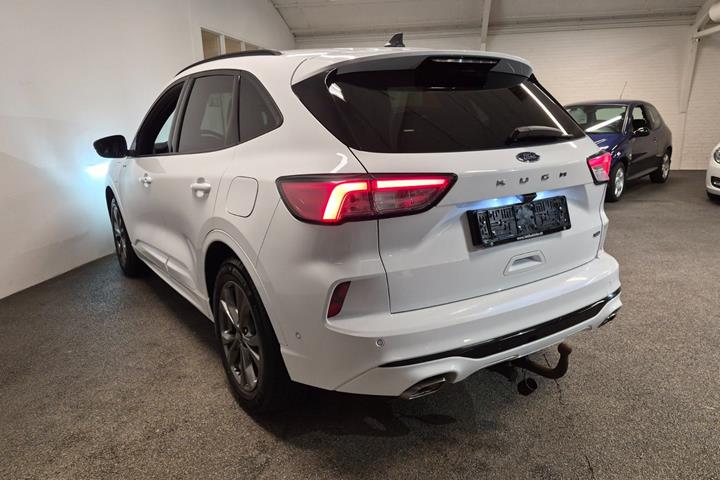 Hvid Ford Kuga fra 2021