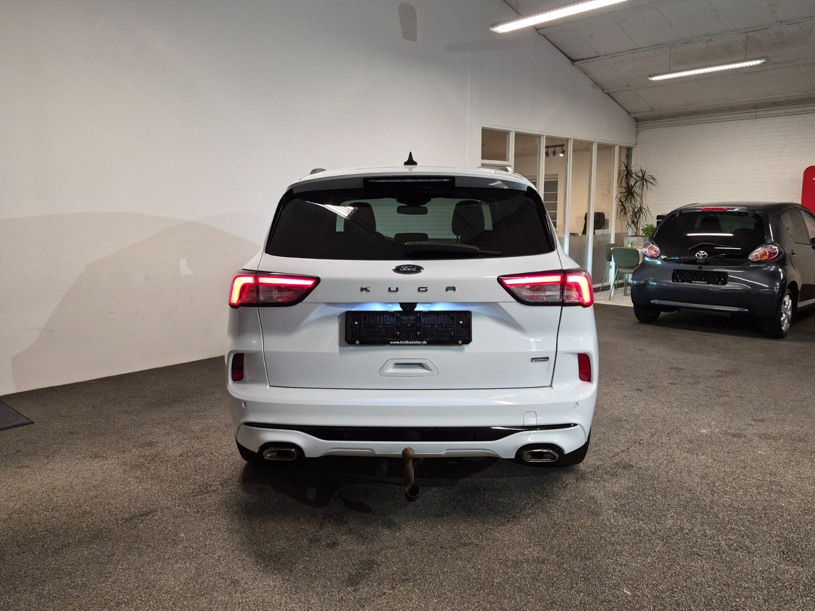 Hvid Ford Kuga fra 2021