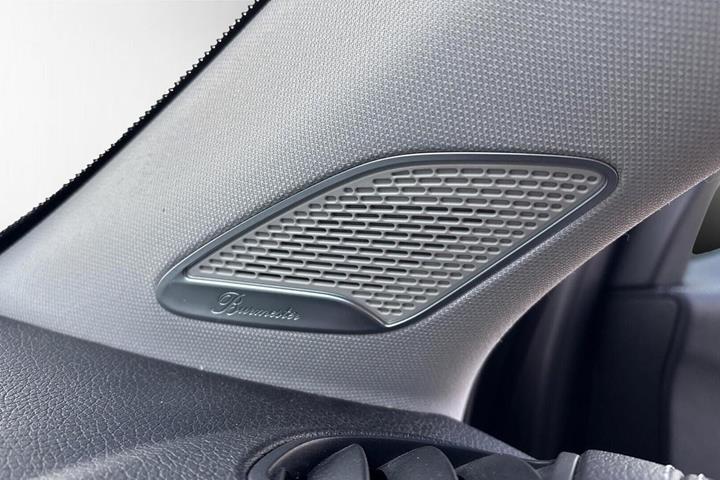 Grå Mercedes EQB250 fra 2023