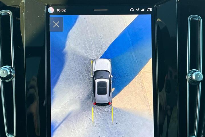 Sølv Volvo XC40 fra 2023