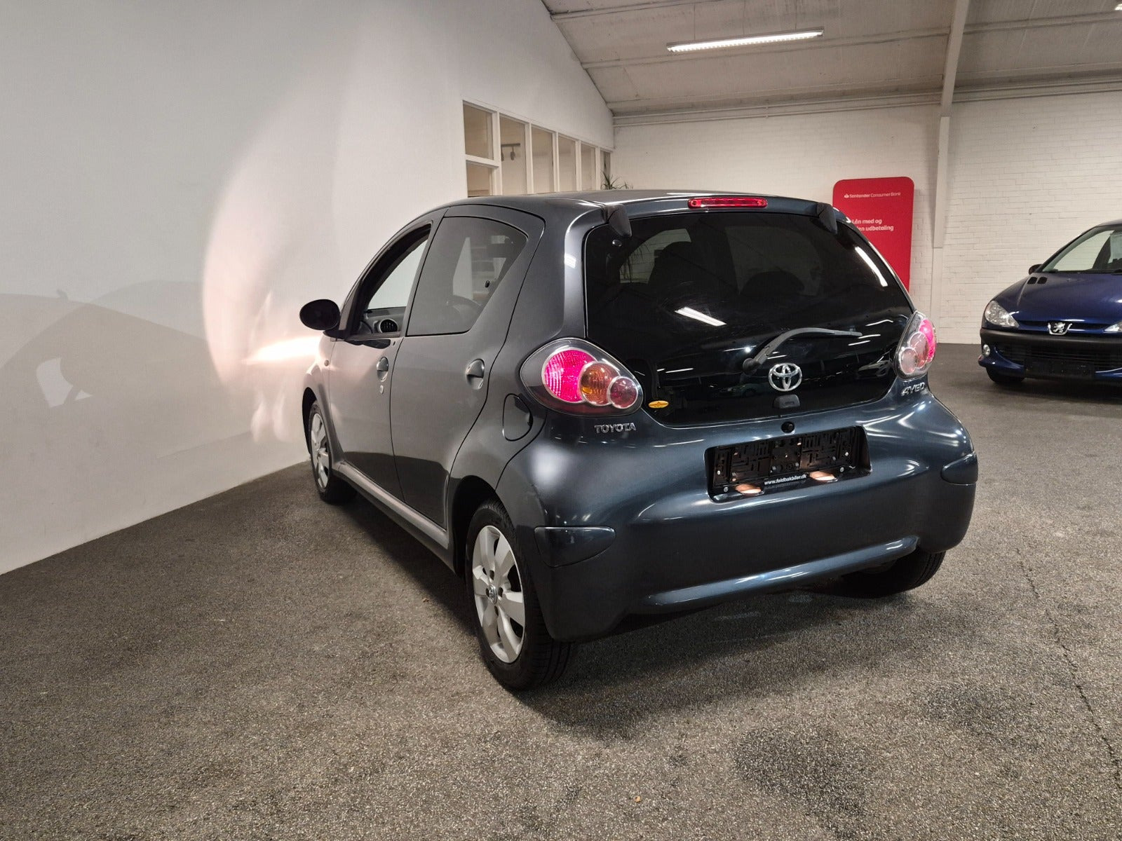 Grå Toyota Aygo fra 2014