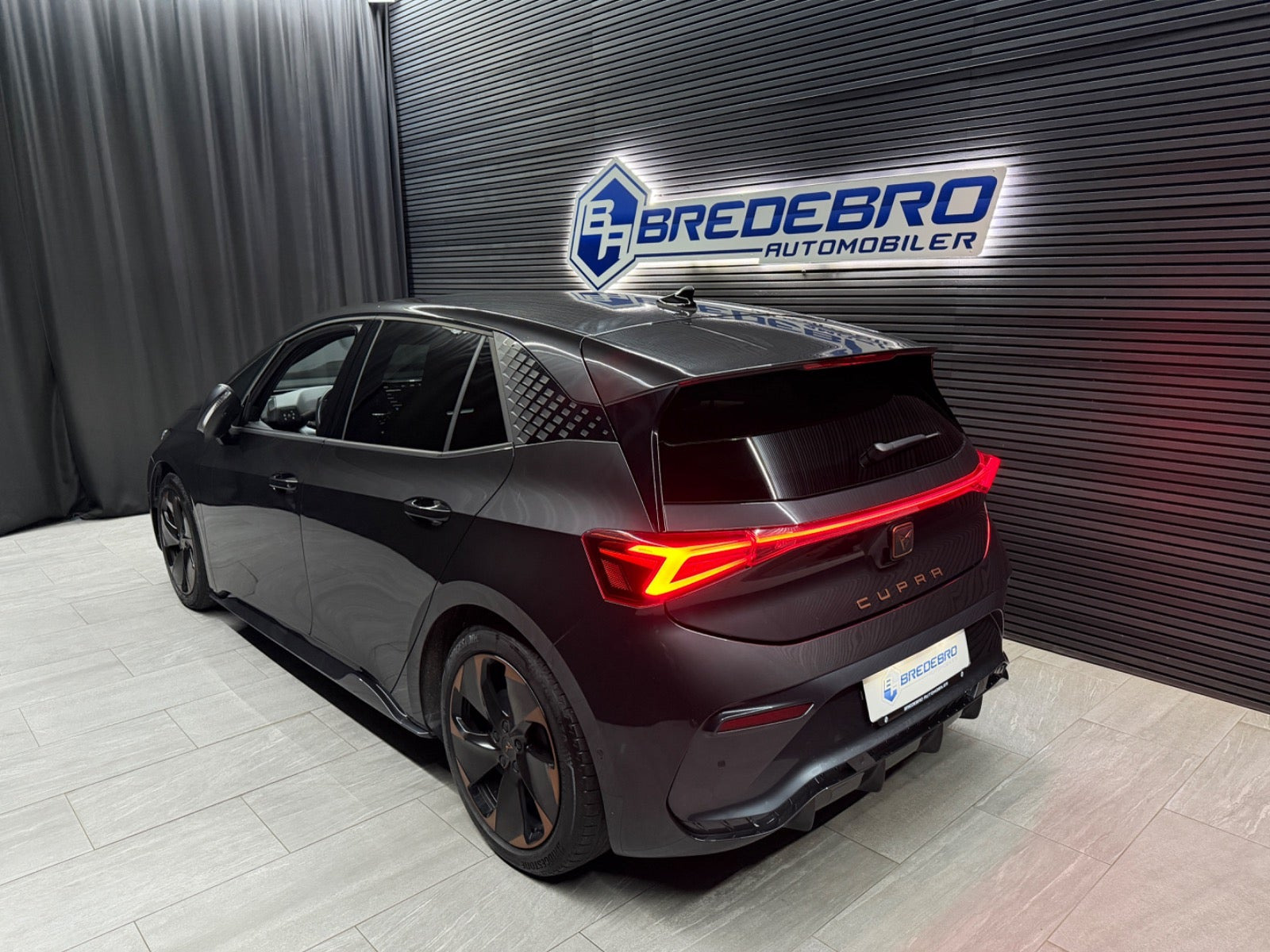 Grå Cupra Born fra 2024