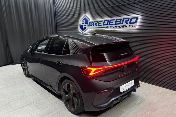 Grå Cupra Born fra 2024