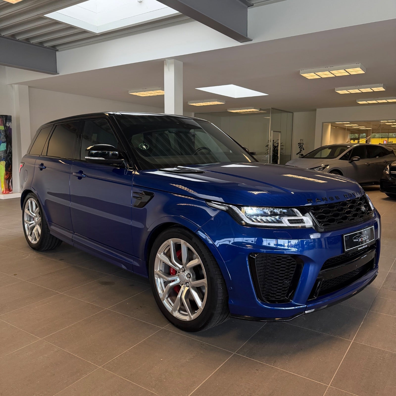 Blå Land Rover Range Rover sport fra 2020