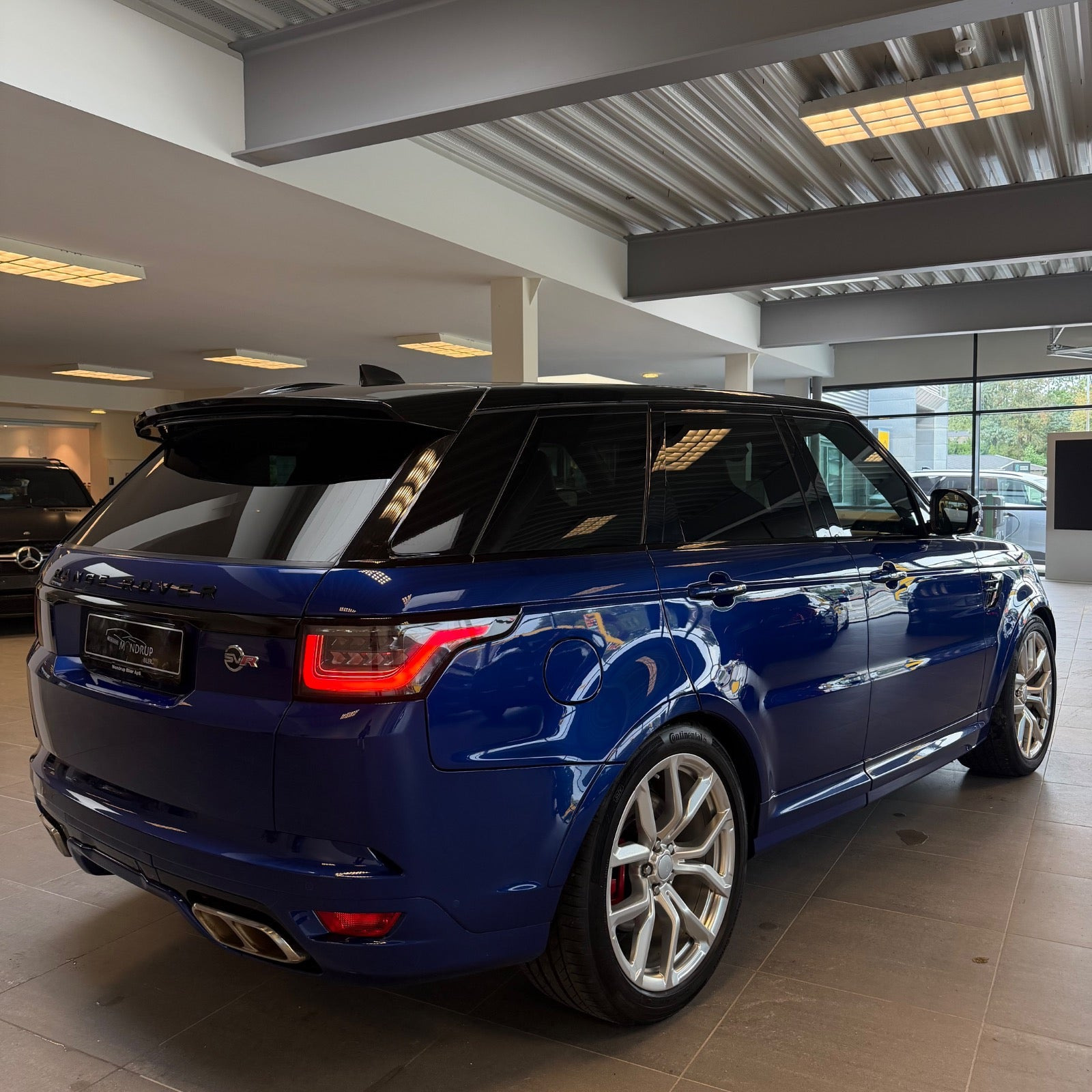 Blå Land Rover Range Rover sport fra 2020