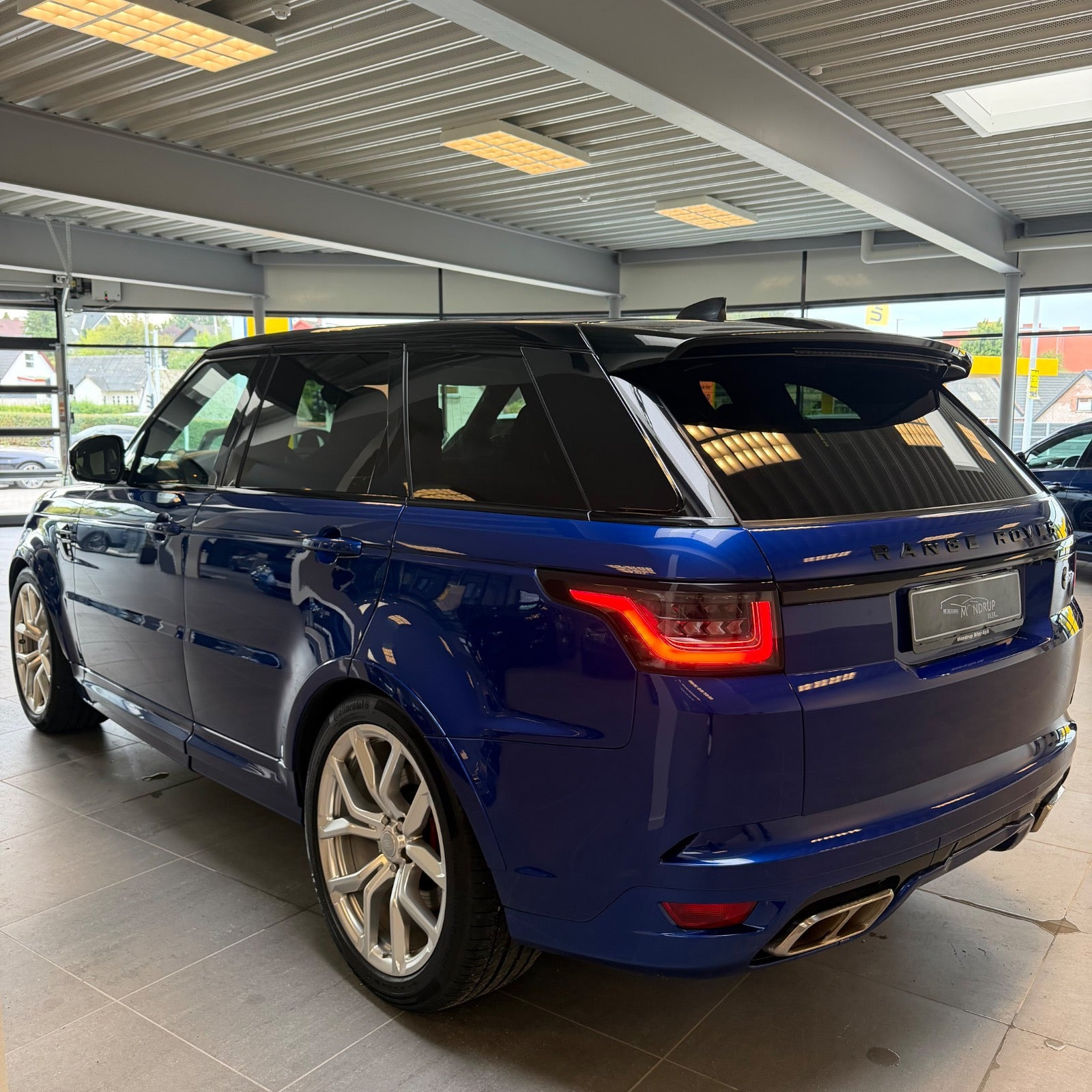 Blå Land Rover Range Rover sport fra 2020