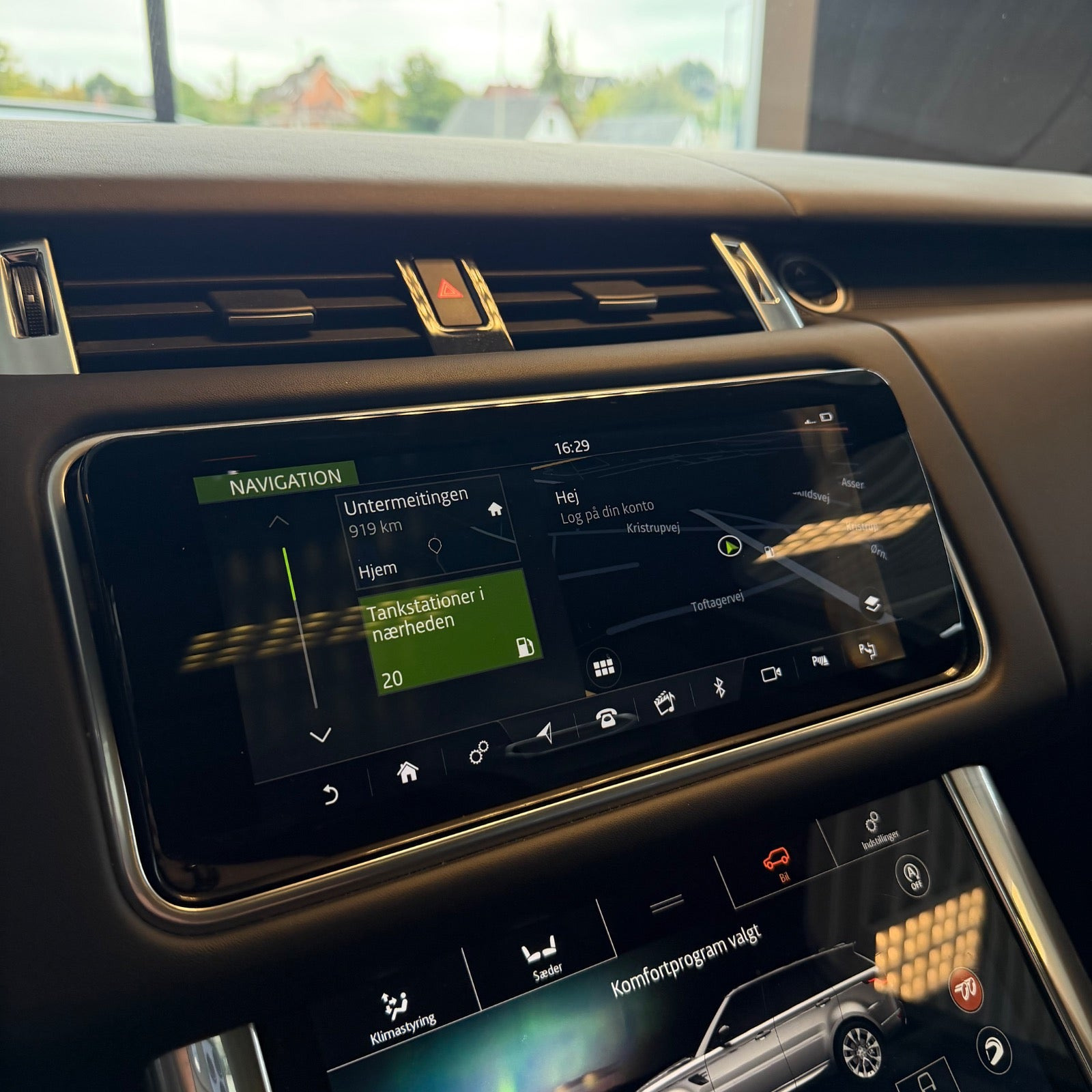 Blå Land Rover Range Rover sport fra 2020