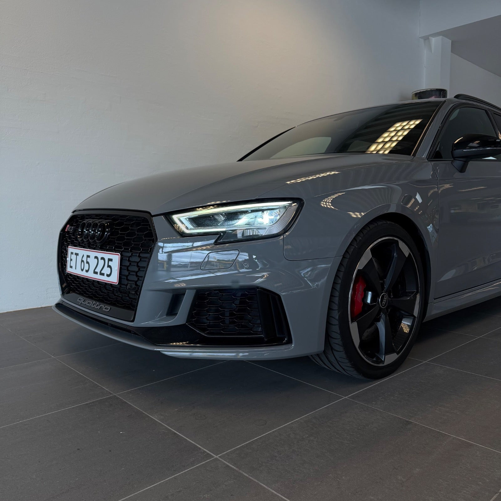 Grå Audi RS3 fra 2018