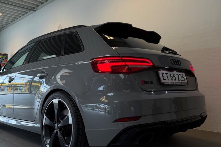 Grå Audi RS3 fra 2018