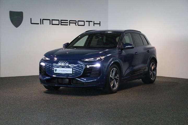 Blå Audi Q6 e-tron fra 2025